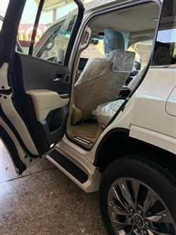 تۆیۆتا لاند کروزەر